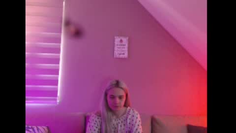 A girl online show from 04/22/26, 07:33