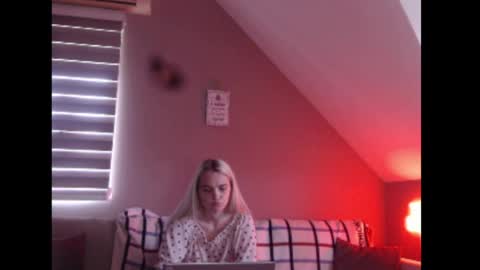 A girl online show from 06/10/26, 07:29