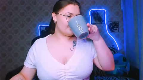 Snapshot of dreamforyoue2 chatting on 11/19/25, 04:29 dreamforyoue2 online show from 11/19/25, 04:29