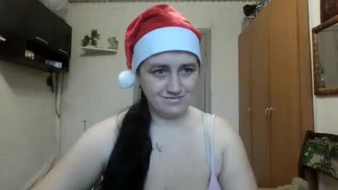 Snapshot of dreamiebelle chatting on 12/19/25, 07:04 dreamiebelle online show from 12/19/25, 07:04