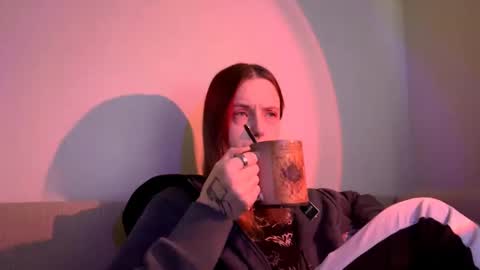 Luna online show from 11/21/25, 09:08