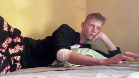 Snapshot of dreamy_devi1 chatting on 04/15/26, 01:51 dreamy_devi1 online show from 04/15/26, 01:51