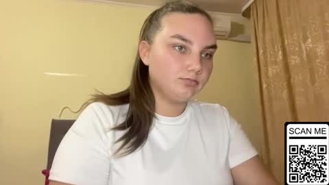 Snapshot of dreamyblushfairy chatting on 10/15/25, 04:51 Mila online show from 10/15/25, 04:51