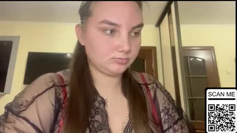 Snapshot of dreamyblushfairy chatting on 11/16/25, 06:46 Mila online show from 11/16/25, 06:46