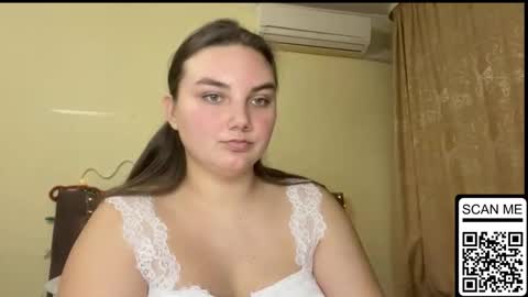 Snapshot of dreamyblushfairy chatting on 11/22/25, 05:01 Mila online show from 11/22/25, 05:01