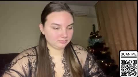 Snapshot of dreamyblushfairy chatting on 11/26/25, 01:34 Mila online show from 11/26/25, 01:34