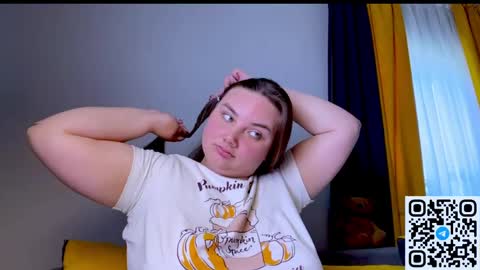 Mila online show from 05/23/26, 02:32