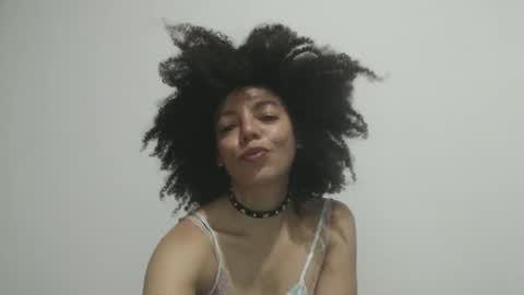 DreamyLatina online show from 05/04/26, 01:45