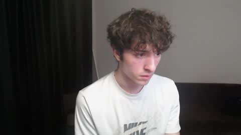 Snapshot of dress_air chatting on 04/15/26, 02:46 Air online show from 04/15/26, 02:46