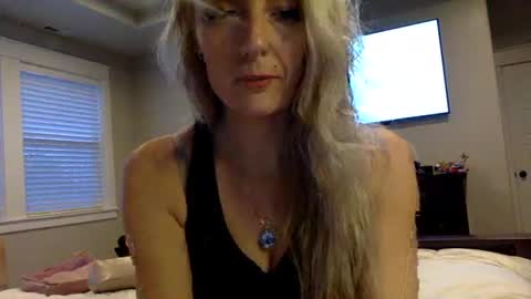 Snapshot of dripping_like_jane chatting on 03/16/26, 01:44 Bluejay0713 online show from 03/16/26, 01:44