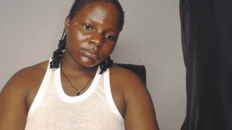 Layla online show from 09/29/25, 08:52