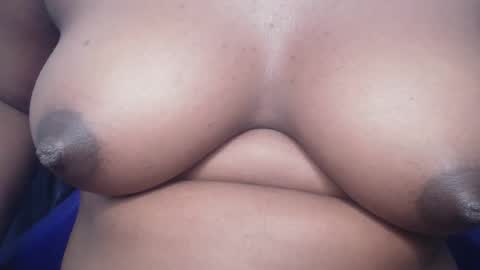 Snapshot of drippussy1 chatting on 01/17/26, 04:17 Ebonypussy1 online show from 01/17/26, 04:17