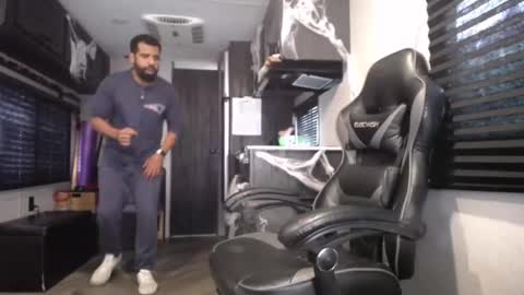 Snapshot of drizzys_room chatting on 10/20/25, 08:09 DirtyDrizzy online show from 10/20/25, 08:09