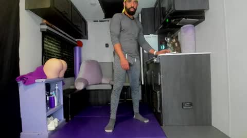 Snapshot of drizzys_room chatting on 12/04/25, 04:05 DirtyDrizzy online show from 12/04/25, 04:05