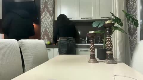 Snapshot of drresa chatting on 02/26/25, 08:33 Dr. Resa online show from 02/26/25, 08:33