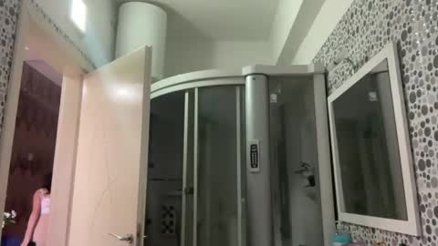 Snapshot of drresa chatting on 03/01/25, 09:29 Dr. Resa online show from 03/01/25, 09:29