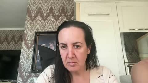 Snapshot of drresa chatting on 03/04/25, 12:55 Dr. Resa online show from 03/04/25, 12:55