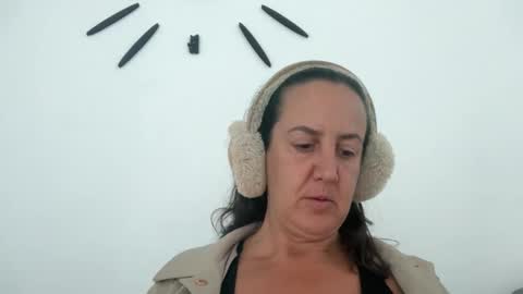 Snapshot of drresa chatting on 10/14/25, 07:31 Dr. Resa online show from 10/14/25, 07:31