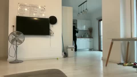 Snapshot of drresa chatting on 10/17/25, 06:16 Dr. Resa online show from 10/17/25, 06:16