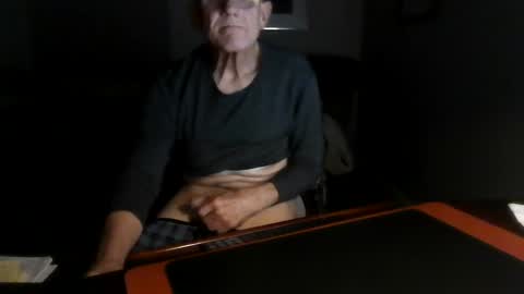 Snapshot of dubl55nikl chatting on 12/31/24, 07:42 DublNikl online show from 12/31/24, 07:42