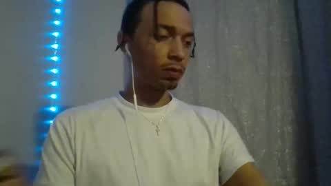 Snapshot of dubz07 chatting on 05/14/26, 12:17 dubz07 online show from 05/14/26, 12:17