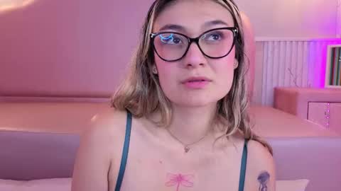 Snapshot of duchessex chatting on 10/15/25, 12:00 Victoria online show from 10/15/25, 12:00