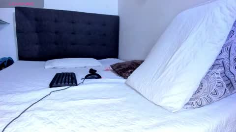 Dulce Maria online show from 05/22/26, 01:35