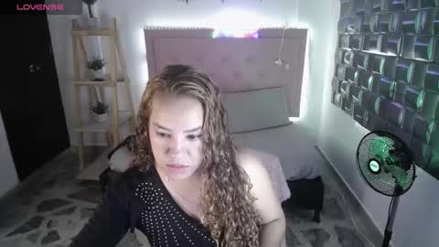 dulce__lovee online show from 12/20/25, 07:21