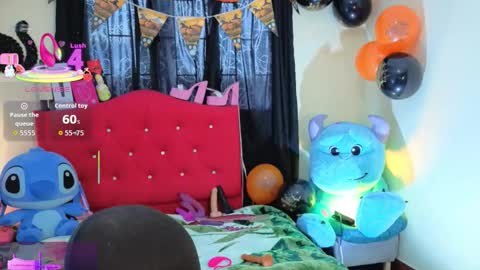 Snapshot of dulce_celeste15 chatting on 10/21/25, 08:20 C E L E S T E online show from 10/21/25, 08:20