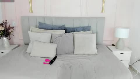 Snapshot of dulce_emi_ chatting on 04/13/26, 11:59 Emi online show from 04/13/26, 11:59