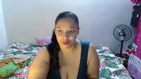 Snapshot of dulce_mmaria chatting on 02/12/25, 12:01 dulce online show from 02/12/25, 12:01