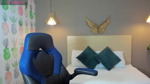 V I C T O R I A online show from 02/17/25, 03:20