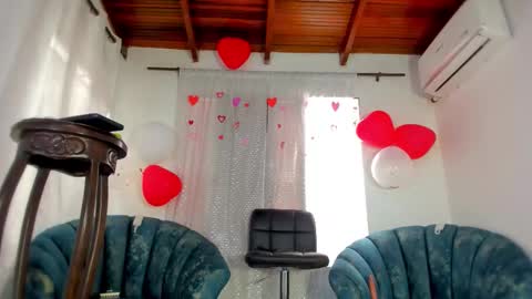 Dulce Y Jhoselin online show from 02/13/26, 09:00