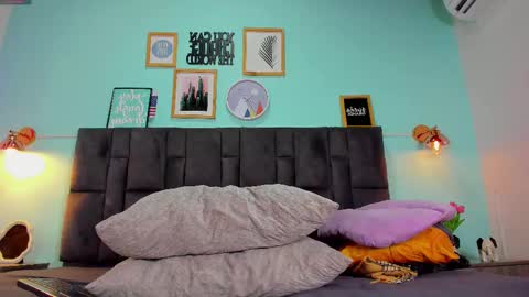 DULCE AURORA online show from 02/20/25, 02:51