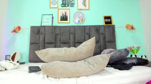 DULCE AURORA online show from 03/01/25, 05:52