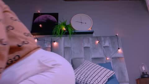 DULCE AURORA online show from 10/14/25, 02:45