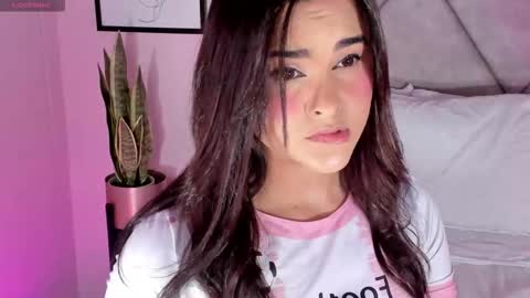 Dulcee Garcia online show from 12/04/25, 04:55