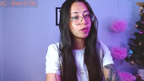 Snapshot of dulcemaria_alvarez22 chatting on 01/19/25, 05:37 Dulce online show from 01/19/25, 05:37