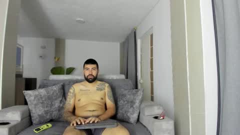 Jlozada05 online show from 02/09/26, 03:32