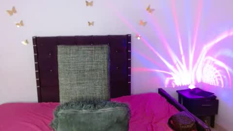 Snapshot of dulcesexy18 chatting on 04/19/26, 09:39 dulcesexy18 online show from 04/19/26, 09:39