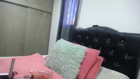 Nicole   online show from 10/02/25, 09:44