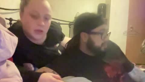 dumptrucksnfrontbutts online show from 04/15/26, 01:18