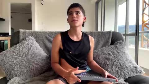 Snapshot of dustin_daimond chatting on 10/10/25, 06:29 Dustin online show from 10/10/25, 06:29