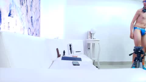 Snapshot of dustindollin_ chatting on 02/04/25, 10:02 Dustin Dollin online show from 02/04/25, 10:02