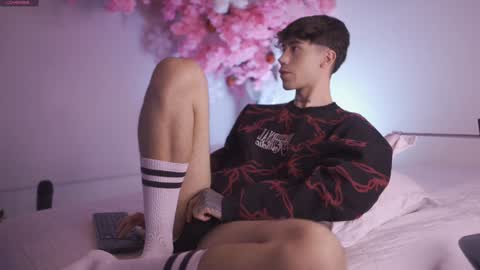 Snapshot of dwayne_xx chatting on 12/06/24, 05:11 Dwayne xx online show from 12/06/24, 05:11