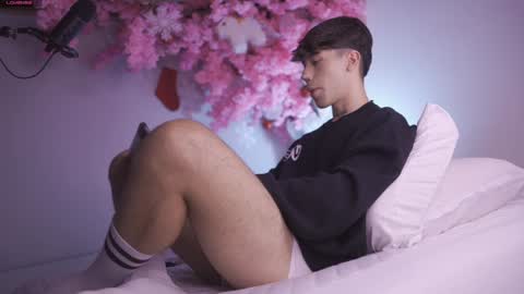 Snapshot of dwayne_xx chatting on 12/27/24, 04:32 Dwayne xx online show from 12/27/24, 04:32