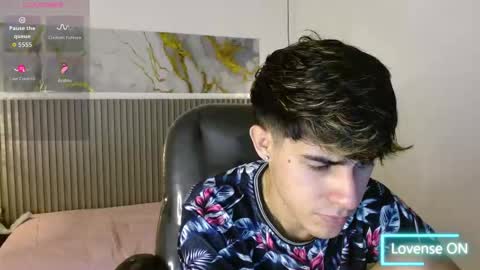 dyla_n18_ online show from 11/24/25, 07:46