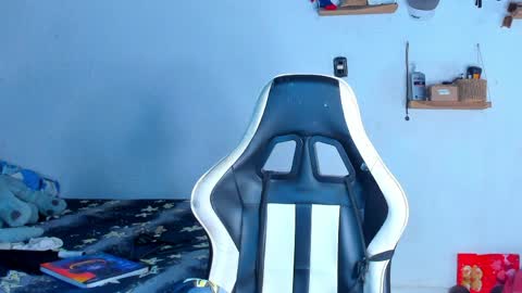 Dylan online show from 04/08/26, 01:27