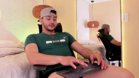 Snapshot of dylan_vega01 chatting on 04/10/26, 02:33 dylan_vega01 online show from 04/10/26, 02:33