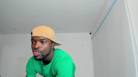 Snapshot of dylantaylor_1 chatting on 02/19/25, 03:39 Dylan Taylor online show from 02/19/25, 03:39